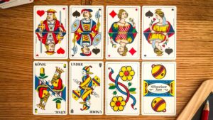 Jasskarten auf einem Tisch